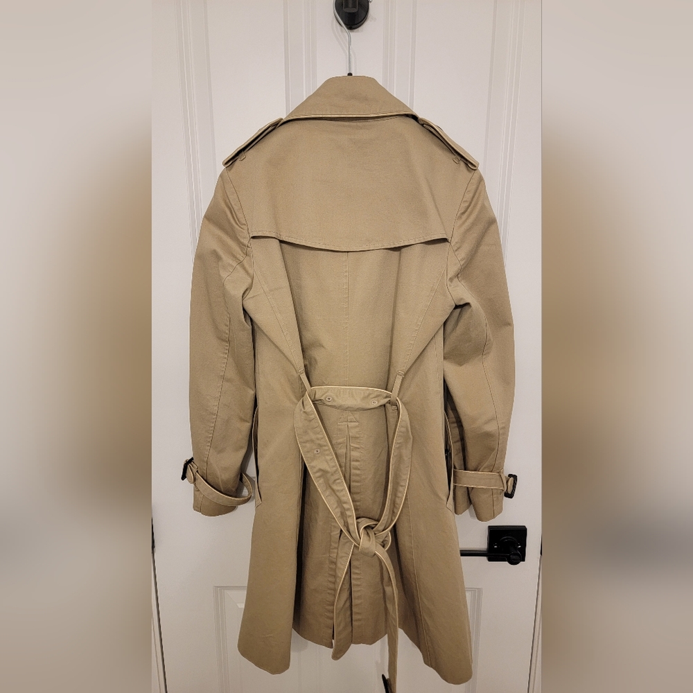 Burberry Khaki Tan Classic Double-Breasted Trench Coat - Picture 3 of 13